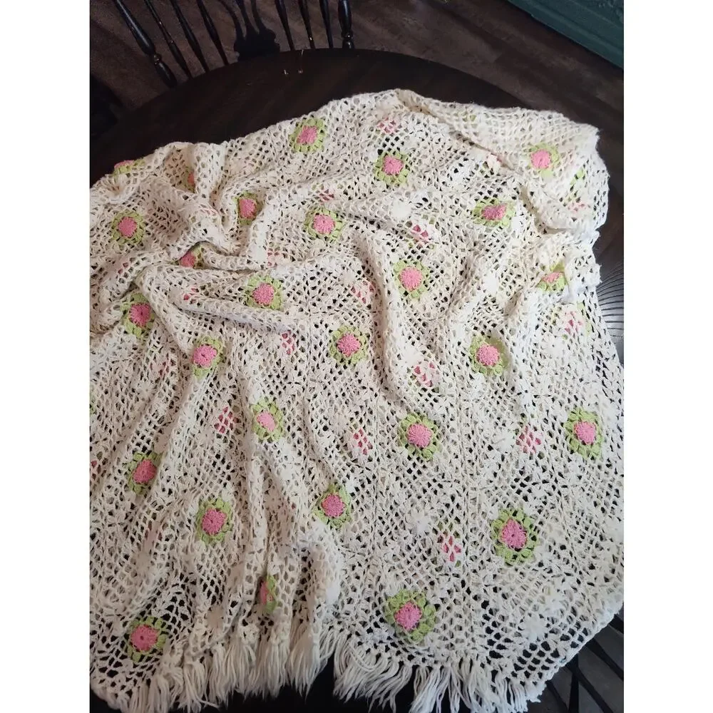 Vintage Handmade Crochet Afghan Bedspread 55x100 Pink 3D Roses Ivory Fringe